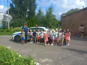 Инспектор ГИБДД в детском саду
